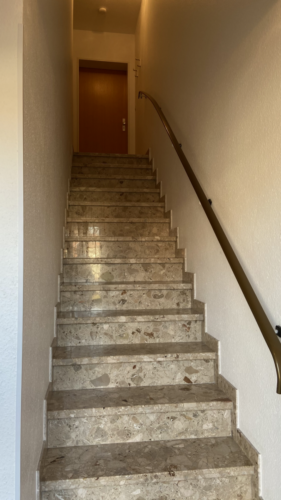 Feste Treppe zur Wohnung